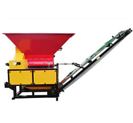 拖拉機(jī)帶動粉土機(jī)